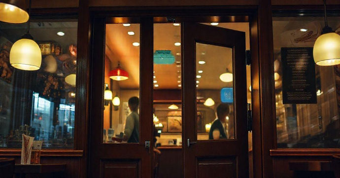 Porta Vai e Vem para Restaurante: 5 Vantagens Imperdíveis